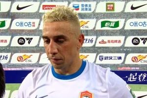 戴维森：回到曾经奋斗的家里特别开心，今天场地情况不是特别好