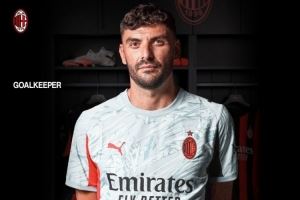 官方：米兰1+1合同签下35岁门将泰拉恰诺，球员将穿1号球衣