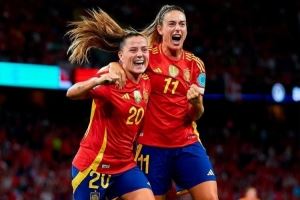 西班牙女足2-0瑞士挺进欧洲杯半决赛！普特拉斯、卡斯蒂略失点