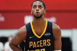 何方奇兵！贝克18中11&三分10中4轰26分10板2断2帽 第三节14分！