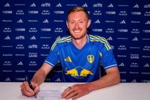 官方：利兹联签下纽卡中场肖恩-朗斯塔夫，据悉转会费超1200万镑