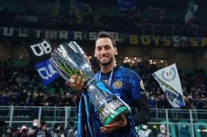 记者：费内巴切准备1500万-2000万欧求购恰尔汗奥卢