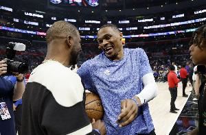 🔥老将自由球员市场将迎签约热潮！保罗与快船仍在商讨重聚