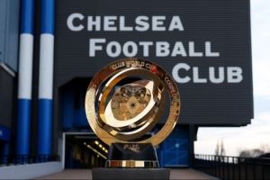 🏆它来了！切尔西官方：世俱杯冠军奖杯“落座”斯坦福桥球场