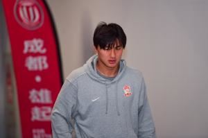 德转：上海海港球员向荣峻租借中甲广西平果