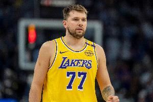 为留住东契奇招募艾顿&斯玛特 湖人新阵容能否冲击总冠军？