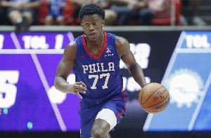 埃奇库姆：讨厌大学篮球 那里内线总杵着俩中锋 我根本没操作空间