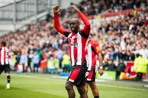 天空：维萨未随布伦特福德参加热身赛，球员渴望今夏离队