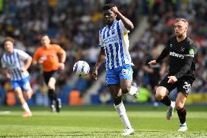 天空体育：赫尔泽勒相信巴莱巴将留队，报价超1亿镑才可能谈判