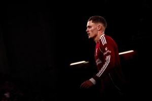 英超初体验！维尔茨社媒晒照纪念利物浦主场英超首秀