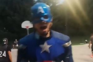 球场惊现“美国队长”！扣篮低位三分无所不能 美队同款盾牌亮了