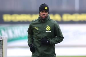 记者：楚克乌梅卡已经完成体检，将与多特签约至2030年