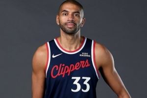 还有油！巴图姆晒定妆照：开启生涯第18个赛季