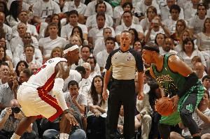 皮尔斯：和老詹竞争成就了我！我需要他 我觉得他也需要我