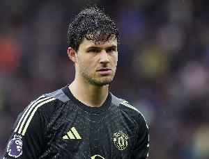 TA：曼联门将拉门斯儿时曾是前锋，因不喜欢跑步等原因改为门将