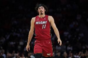 哈克斯谈球队打快：大家不停地切入跑动创造空间 这种风格很有趣