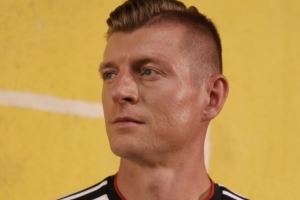 完美侧颜!阿宽为德国世界杯战袍宣传:别担心我不会再穿它了😤