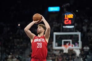 差1场平张伯伦！申京开季连续9场5+助攻 历史中锋第二长