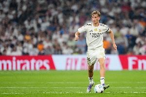 科贝:赫伊森肌肉不适缺战格鲁吉亚,今日检查确定是否退出集训